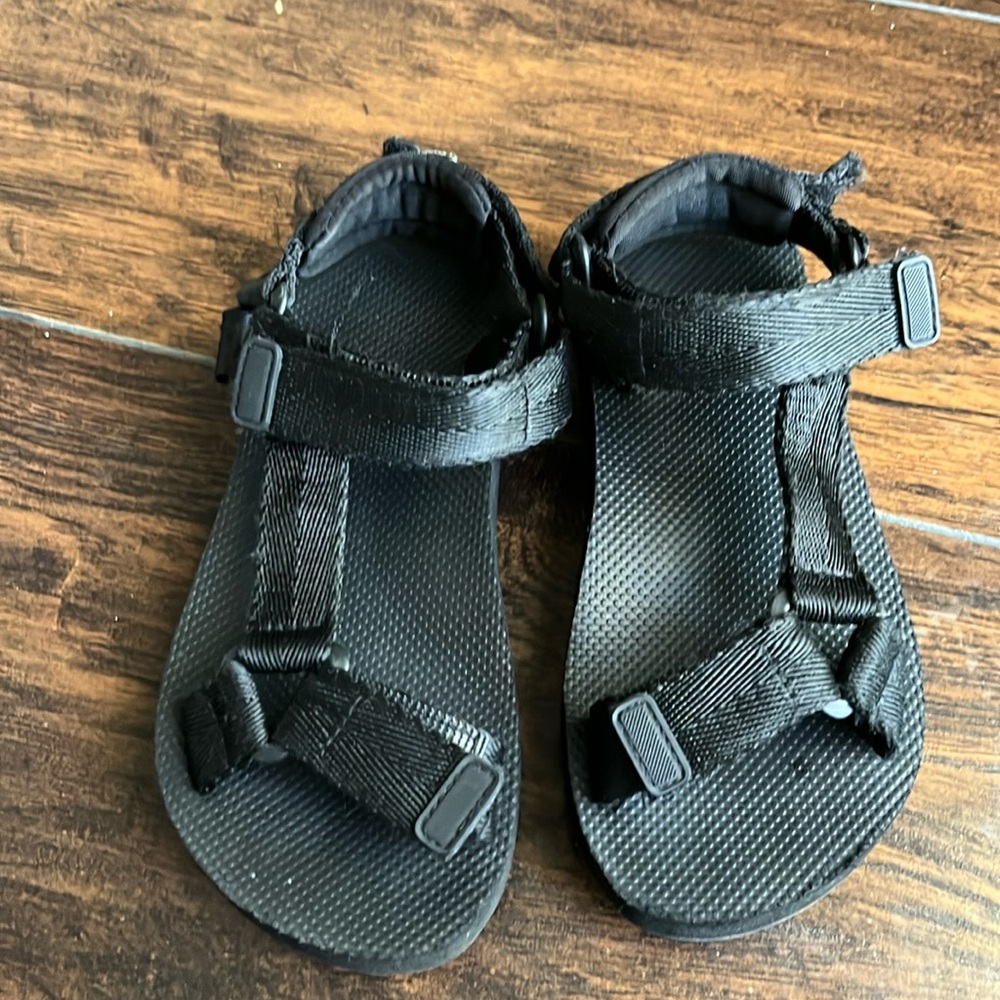 Boy ZARA sandals size 12.5